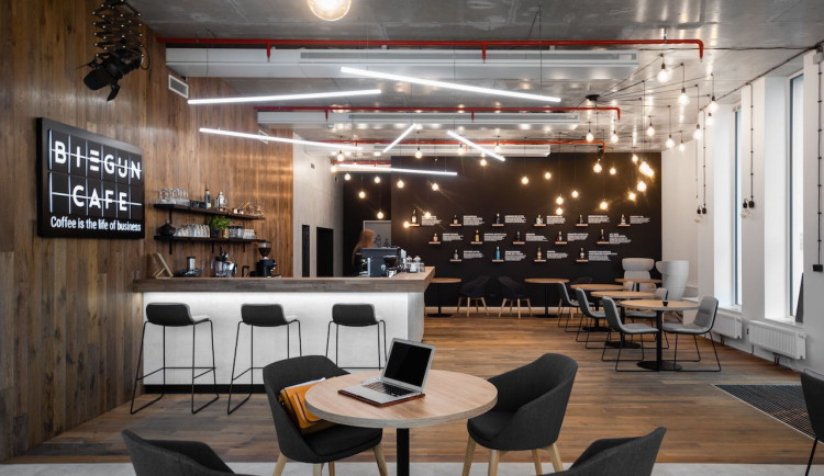 V brněnské Slatině otevřeli stylovou kavárnu, která láká na vyhlášené snídaně i obchodní schůzky