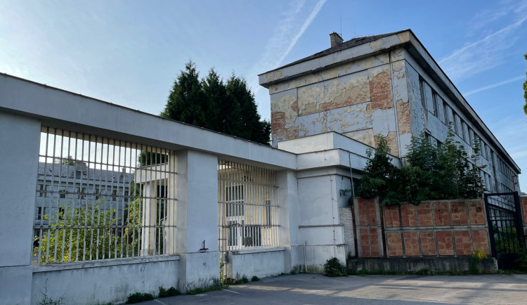 Pravá strana židenických kasáren, která má připadnout policii