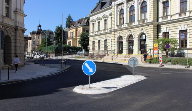 Práce na křižovatce u jablonecké pošty končí. Příští týden se otevře