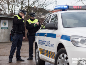 Na nádraží v Brně běsnil rozespalý narkoman, probudili jej strážníci