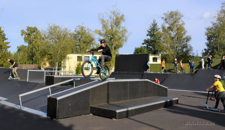Lepší skatepark než v Brně. Blansko otevřelo opravené sportoviště