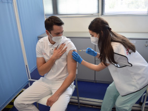 V Brně se začalo očkovat třetí dávkou