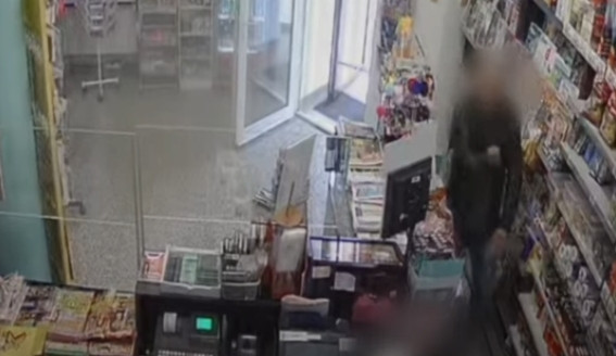 Recidivista s injekcí v ruce přepadl trafiku. Chtěl se dostat do vězení