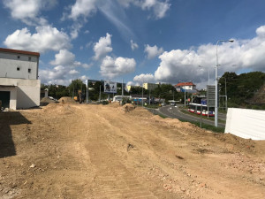 Stavbaři v Brně dokončili demolice na Tomkově náměstí, kde staví městský okruh