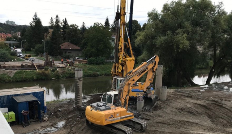 zákládání lávky pro pěší