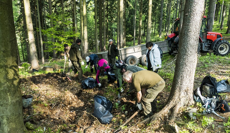 Po nás potopa. Dobrovolníci sesbírali po turistech v Krkonoších tři a půl tuny odpadků