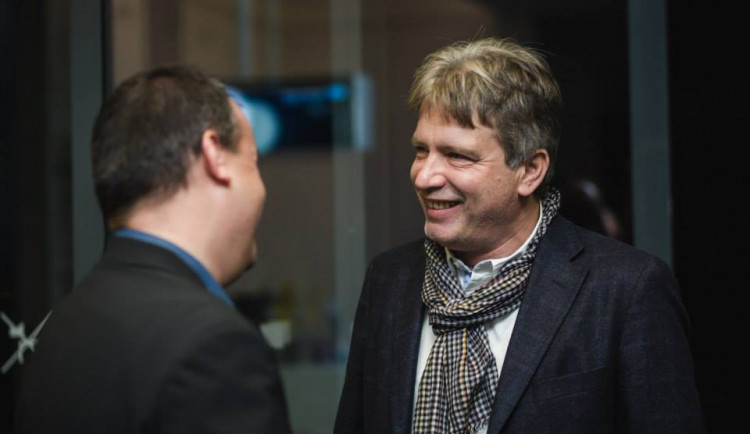 ČSSD bude muset snížit provozní náklady i počet zaměstnanců. Uvažuje i o prodeji nemovitostí