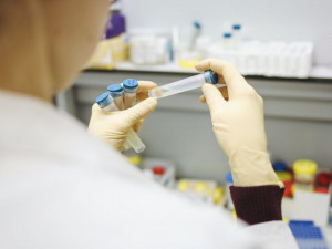 Soud zamítl návrh na zrušení části opatření ohledně neuznávání protilátek