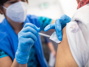Stále více lidí chce třetí dávku očkování, tvrdí brněnská nemocnice u svaté Anny