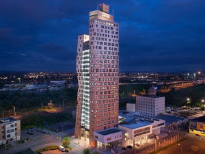 Studenti navrhli, jak proměnit mrakodrap v Brně. Chtějí tam kovové sítě ve tvaru mraků
