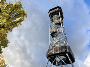 Turistický tahák. V Blovicích otevírají rozhlednu U Lidušky s výhledem na celé Brno
