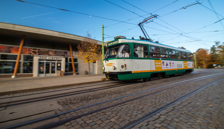 Mrtvici mnoho lidí nepozná, přitom při záchraně jde o minuty. Liberečáky na to upozornila tramvaj