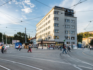 Část Mendlova náměstí bude bez motoristů. Vypukne dopravní omezení