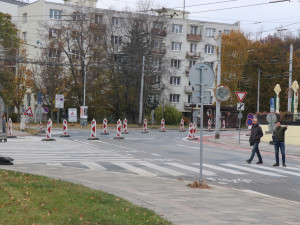 Uzavírka na brněnském Mendlově náměstí způsobila zmatky v dopravě