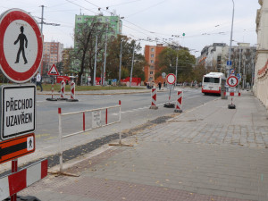 Uzavírka na brněnském Mendlově náměstí způsobila zmatky v dopravě