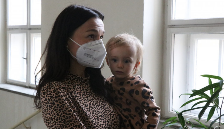 Maminka Kateřina Fialová s Emmou.