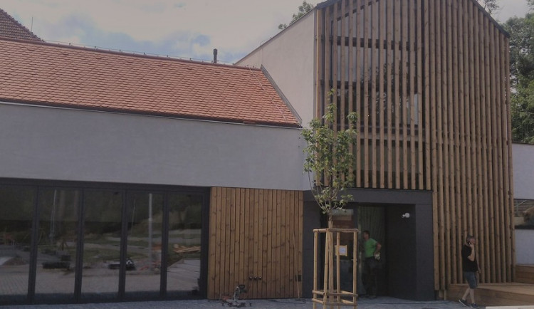 Ve Šlapanicích otevřeli novou knihovnu, ve staré bude školka