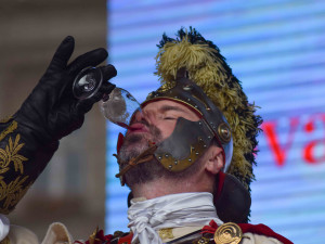 Svatý Martin přivezl do Brna na bílém první letošní víno