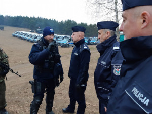 Vyšlete na polsko-běloruskou hranici české policisty, vyzývají vládu poslanci za ODS
