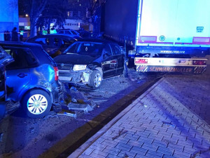 Kamion na jižní Moravě vyjel ze silnice a naboural třináct aut