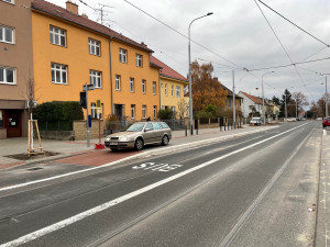 Motoristé v Brně projedou po roce Lesnickou. Přibyly stromy i vídeňská zastávka
