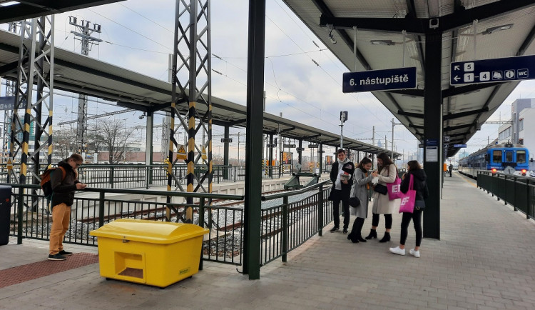 Opravené nástupiště.