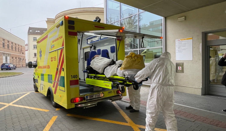 Převoz pacientů z Fakultní nemocnice u svaté Anny