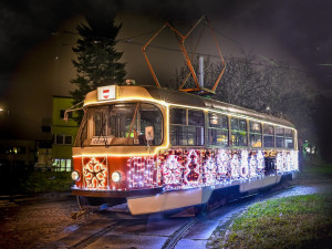 Blížící se Vánoce v Brně připomíná tradiční nazdobená šalina