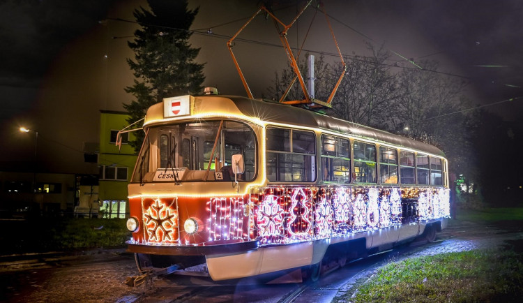 Vánoční tramvaj.