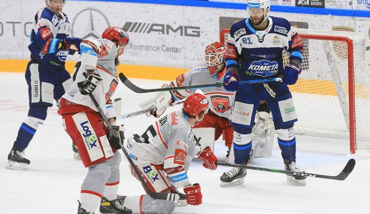 Zápas Komety a Hradce Králové.