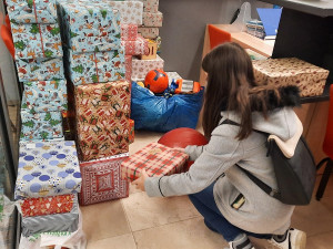 Vánoce v Krabici od bot. Sbírka dělá hezčí svátky dětem v nouzi