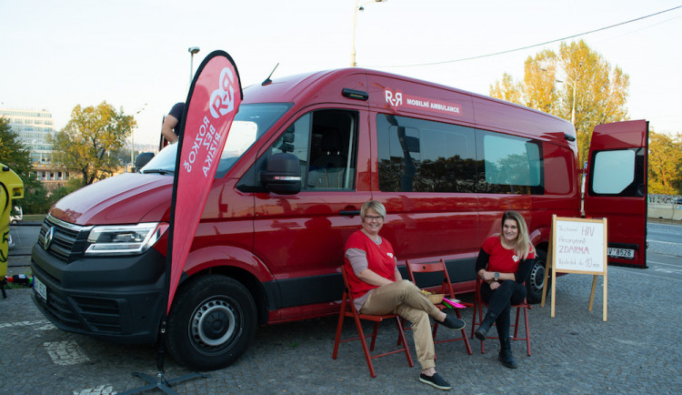 První prosinec patří Světovému dni boje proti AIDS. Nechte si si anonymně ověřit svůj zdravotní stav