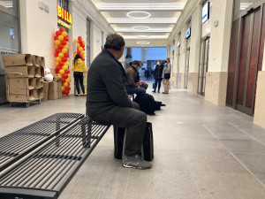 V Brně zkulturnili hlavní nádraží, přibyly lavičky i supermarket