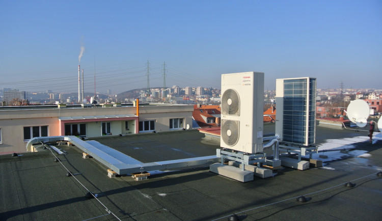  Energetický trh s prudkými výkyvy zasáhl i centrální vytápění v bytových domech. Co s tím? Hledejte nové zdroje