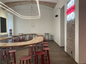 Z brněnské historické pošty je pivovar, pivo tam vaří žena