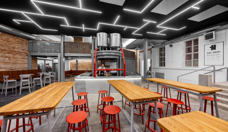 Z brněnské historické pošty je pivovar, pivo tam vaří žena