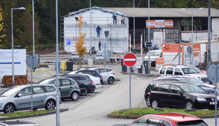 Parkoviště u nádraží v Bílovicích nad Svitavou