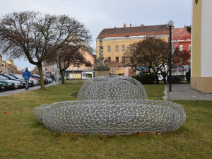 Moderní umění se v Hodoníně nelíbilo. Kovový banán skončil poničený