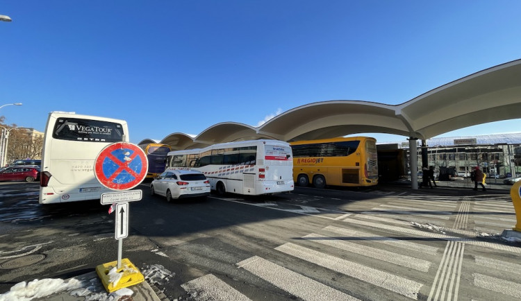 Kvůli vlakové výluce řidiči rok nezaparkují u brněnského autobusového nádraží