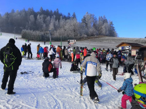 Na jižní Moravě se rozjely vleky, lyžaři zaplnili Olešnici