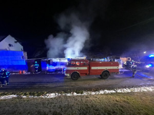 Při požáru rodinného domu na Vyškovsku zemřela žena