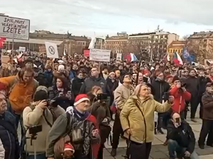 Osm stovek lidí v Brně demonstrovalo proti povinnému očkování