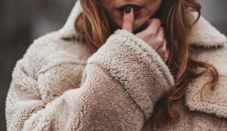 Výplně do spacáků, oblečení, stavební materiál, noviny. Co vše může vzniknout z recyklovaného odpadu? 