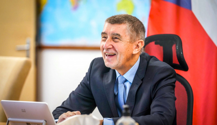 Babiš oznámil, že si koupil obytný vůz a bude v něm jezdit za lidmi