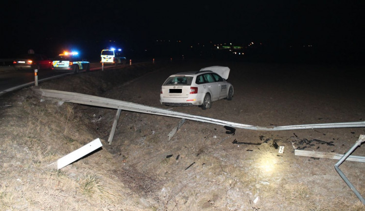 Opilí řidiči na jižní Moravě přehlídli kruhové objezdy