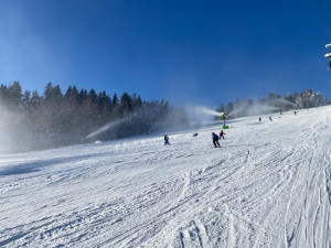 Ski areály na jihu Moravy mají sněhu dost. Zájem je velký