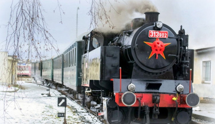 Spolek zachraňuje parní lokomotivy a vrací je zpátky na koleje, teď shání peníze na generální opravu jedné z nich