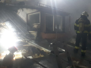 Požár v Brně připravil o domov starší pár. Manžele ubytovala městská část