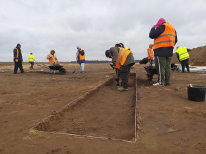 Jihomoravští archeologové jásají. Na trase dálnice D55 našli žárové hroby i nálezy z doby kamenné