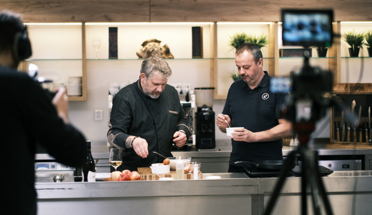 Hvězdárna spojuje astronomii s gastronomií v novém videopořadu